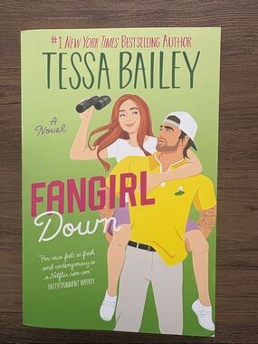 Tessa Bailey - Fangirl Down (Green & Yellow Cover)